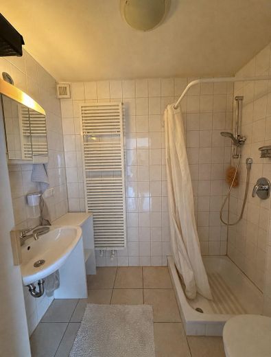 Affascinante, spaziosa casa unifamiliare in posizione centrale a 65779 Kelkheim Münster – UG Duschbad