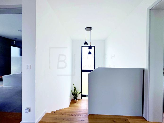 Moderne Stadtvilla mit hochwertiger Ausstattung, Smart Home &amp; PV-Anlage – Flur_OG