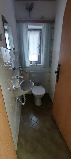 Molto spazio da privato - grande casa unifamiliare con 8 stanze – Gäste WC