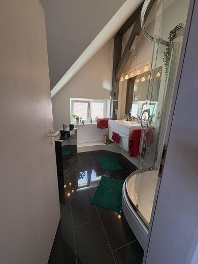 Außergewöhnliche DG-/Maisonettewohnung im Zooviertel – Großzügiges Wohnen, Blick in die Eilenriede – Bad 1