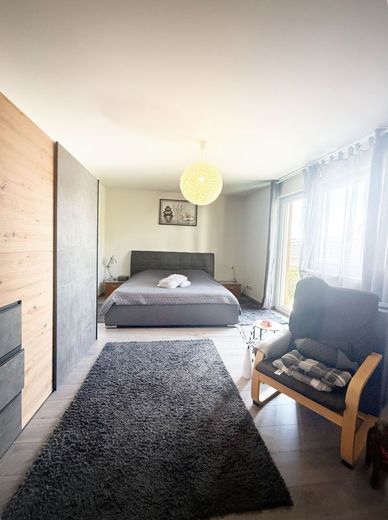 Bezugsfreie 2 ZKB mit Balkon in verkehrsgünstiger Lage | Großteils modernisiert | Fernwärme Heizung – Schlafzimmer2_Bild2