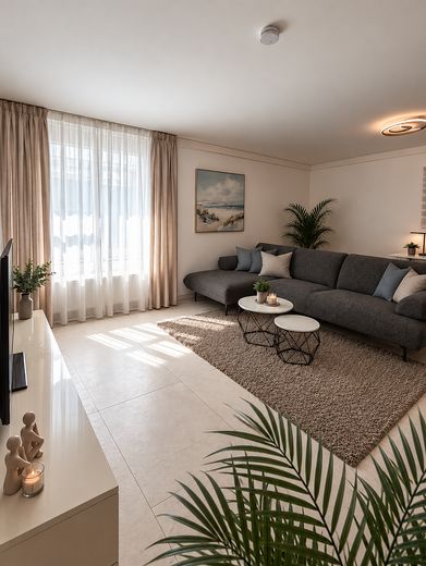 Stilvoll möblierte 2-Zimmer-Wohnung in Augsburg – komplett ausgestattet & sofort frei – Wohnbereich