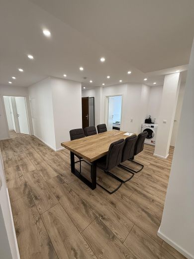 Stanza in appartamento condiviso con balcone | Ristrutturata con materiali di pregio e completamente arredata – Gemeinschaftsbereich