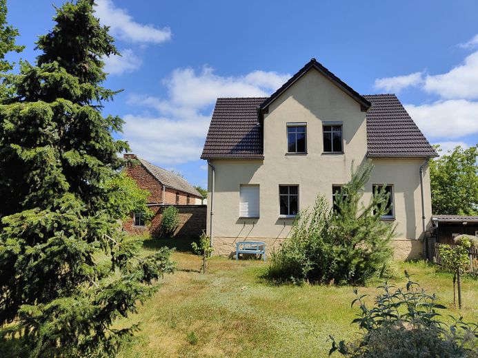 Landhuis met bijgebouwen op een perceel van meer dan 6.000 m² in een droomachtige, afgelegen ligging  - provisievrij – Wohnhaus+Garten 