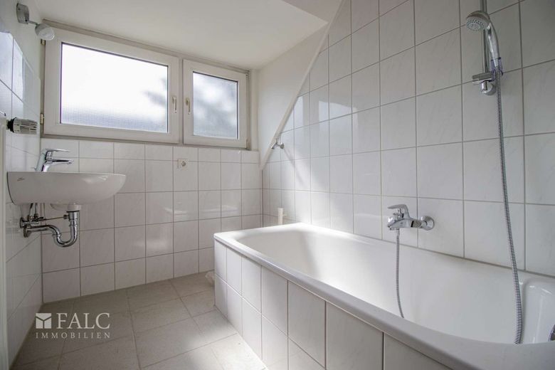 Start living - perfektes Fundament für Ihre Träume! – Modernes Badezimmer