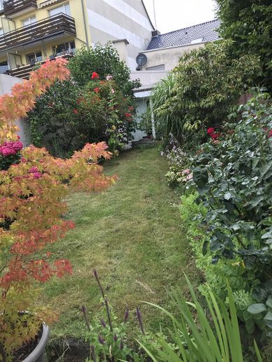 Großfamilienparadies mit großem Grundstück und zu prüfender Entwicklungsperspektive – Blick zur Terrasse