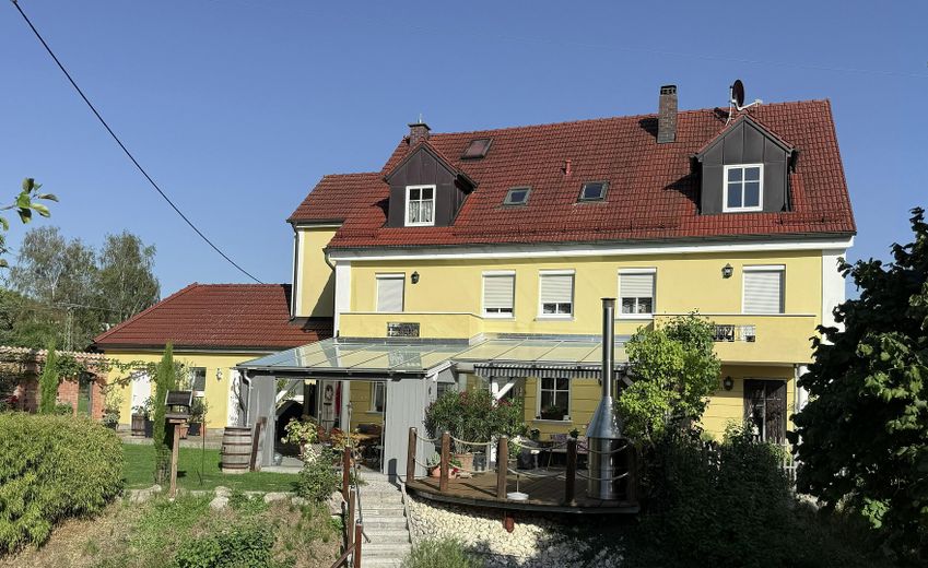 Ekskluzywna nieruchomość nad rzeką Neufnach – przestronne mieszkanie na działce o powierzchni ok. 1700 m² – Rückwärtige Ansicht
