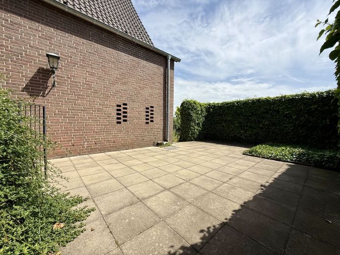 Fröndenberg: Freistehendes Wohnhaus in Top-Lage - Exklusives Familienparadies in ruhiger Sackgasse! – Terrassenanlage