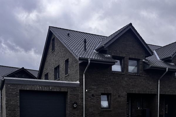 Moderne Doppelhaushälfte mit beheizter Garage, hochwertige Ausstattung mit Top-Energiewert