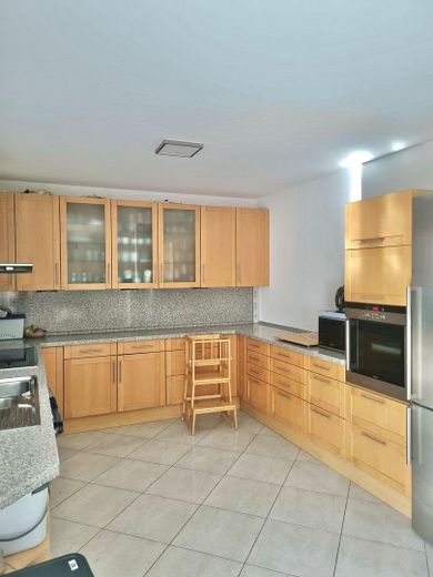 Maisonette di 4 locali con giardino, terrazza e 2 posti auto in garage sotterraneo – Küche