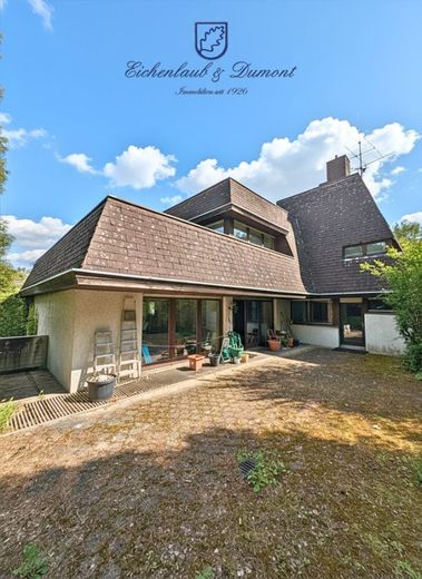 Einfamilienhaus mit ELW, tolles Grundstück mit Panoramablick über Saarbrücken – Gebäuderückseite