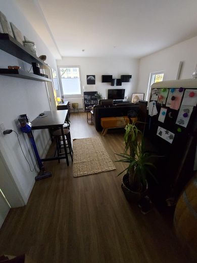 Wohnzimmer mit Küchenbereich