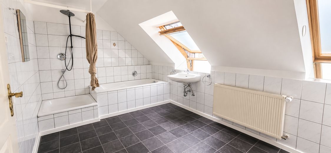 Exklusives Landhaus mit 255 m² Wohnfläche auf 1.600 m² Traumgrundstück im Taunus – Bad