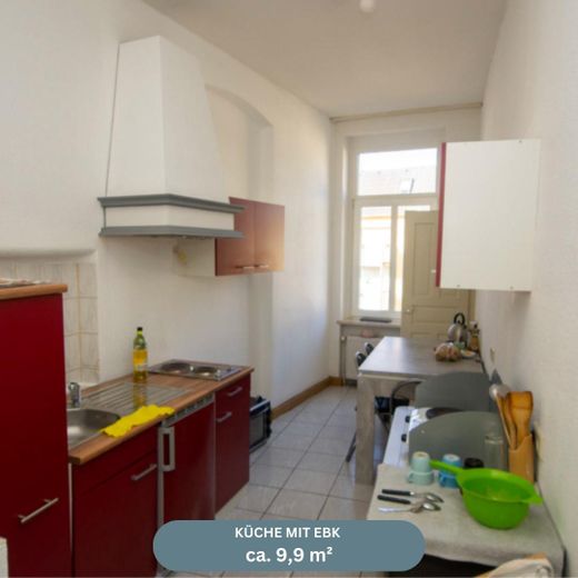 Küche mit Einbauküche