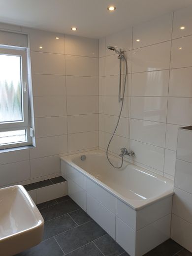 2. OG Bad 1 mit Badewanne