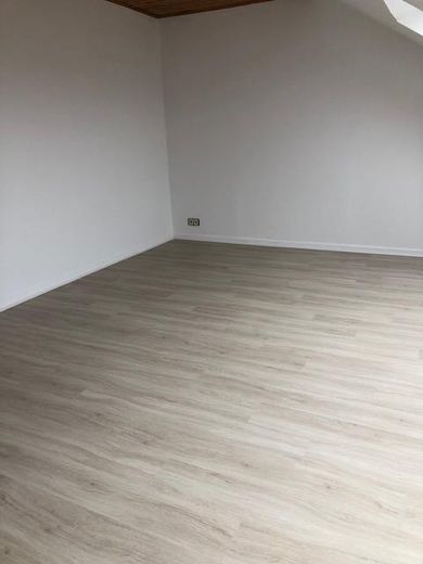 Großzügiges Zweifamilienhaus zur Eigennutzung und Kapitalanlage mit hoher Rendite – OG Zimmer 1