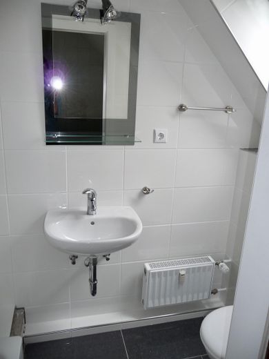 Appartamento singolo, luminoso e accogliente con balcone soleggiato – Bad