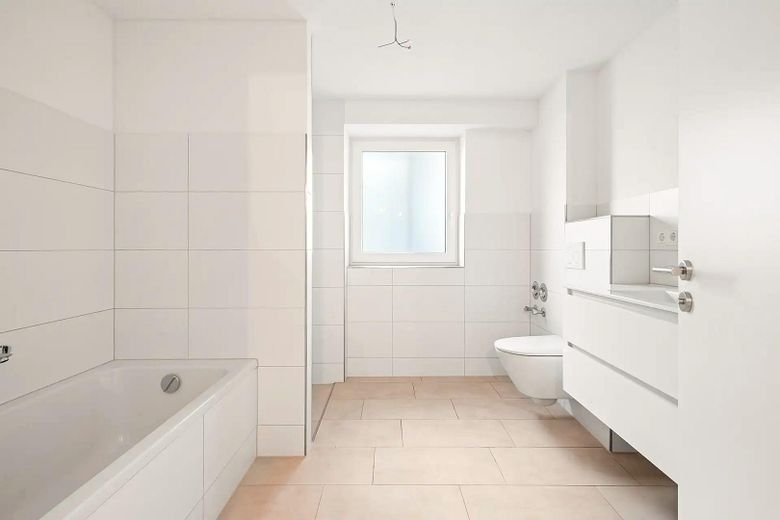 3,5-Zi.-EG-Wohnung, Erstbezug nach Kernsanierung – bis zu 45.000 € KfW-Zuschuss – Badezimmer