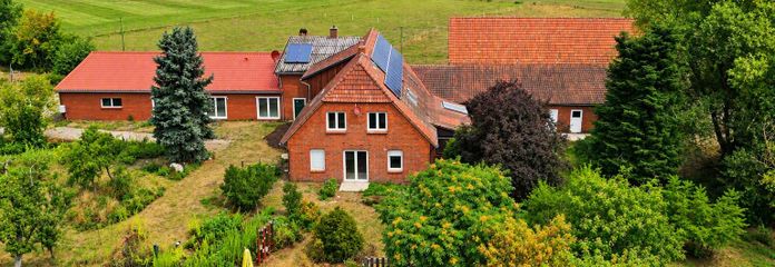 Ancienne ferme avec 378 m² habitables, 670 m² de surface utile et 2 logements – Hofstelle Südseite