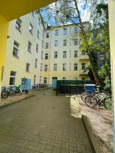 Gut geschnittene 2-Zimmer-Wohnung, umfassend modernisiert, zentrale Lage – Foto 7