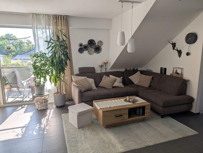 Moderne und Helle 3,5 Zimmer Wohnung von 2014 in Rheinberg zentrumsnah – Wohnzimmer