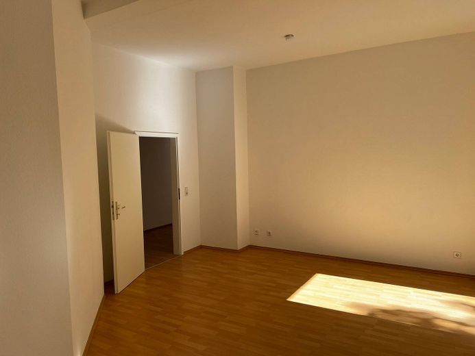 परिवार ध्यान दें: बालकनी के साथ 4-कमरों वाला अपार्टमेंट – Ansicht II: Schlafzimmer I