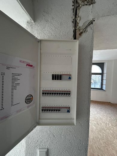 Kompaktes Ladenlokal in Düsseldorf-Rath – Bushaltestelle direkt vor der Tür – Sicherungskasten