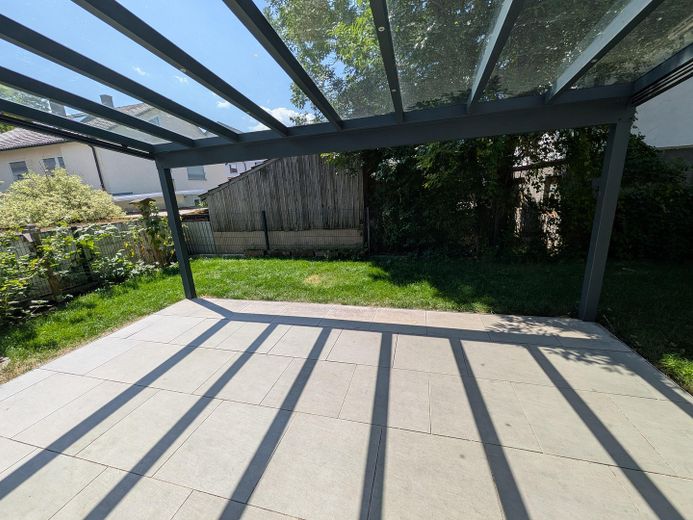 Bahçeli ve güneybatı teraslı şık maisonette daire – kendi evinizde yaşıyormuş gibi – Terrasse