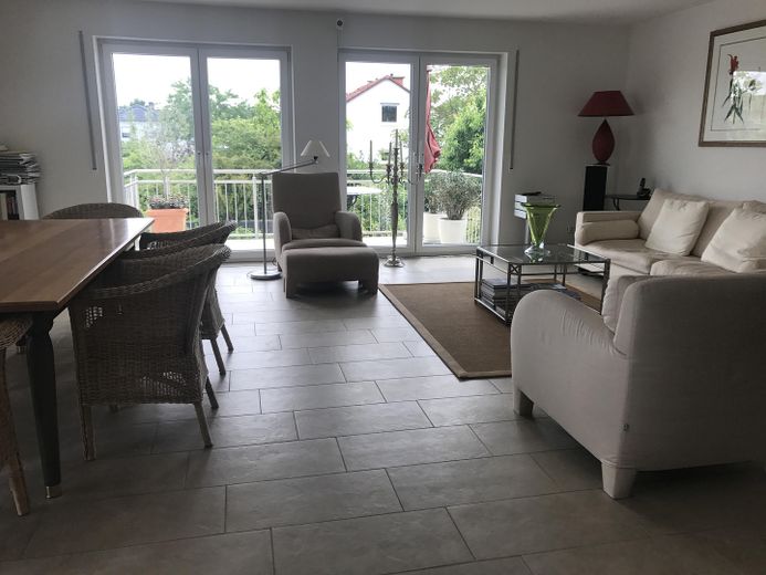 Maisonettenwohnung Limburgerhof mit Garage und unverbaubarem Ausblick – Wohnzimmer