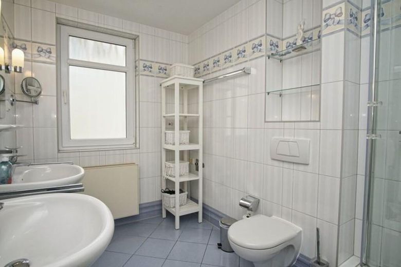 Beim Frühstückskaffee schon den Meerblick genießen – 3-Zimmer-Wohnung in allerbester Lage – Viel Platz im Bad I