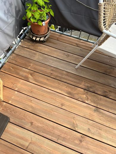 Balkon mit neuen Dielen