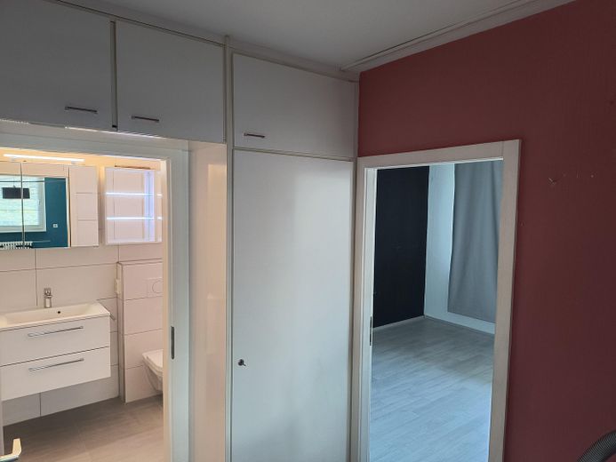 2 ZKB Wohnung - Stadtrandlage – Flur mit Einbauschrank