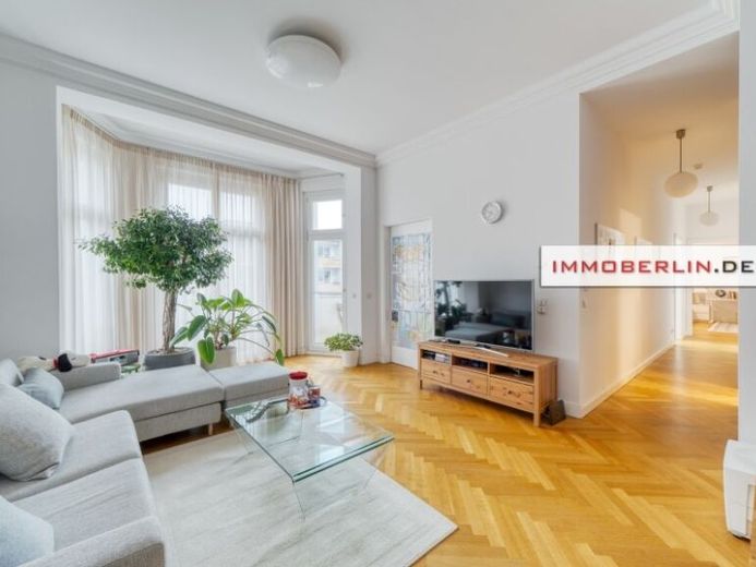 IMMOBERLIN.DE - Toplage! Exquisite Altbauwohnung mit großem Balkon am KaDeWe – Foto 1
