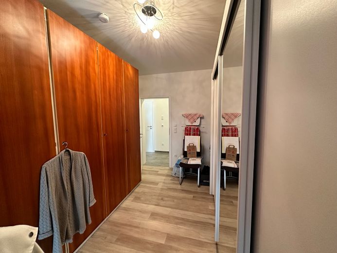 Ankleideraum (Bsp. möbliert)