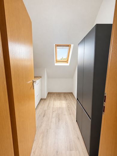 schöne 2 Zimmer DG-Wohnung, frei ab 01.12. – Abstellraum