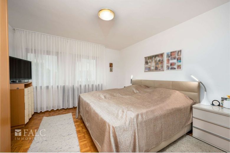 Ihr Traum wird wahr: Freistehendes Ein- bis Zweifamilienhaus mit Garten, Garage und viel Platz – Schlafzimmer