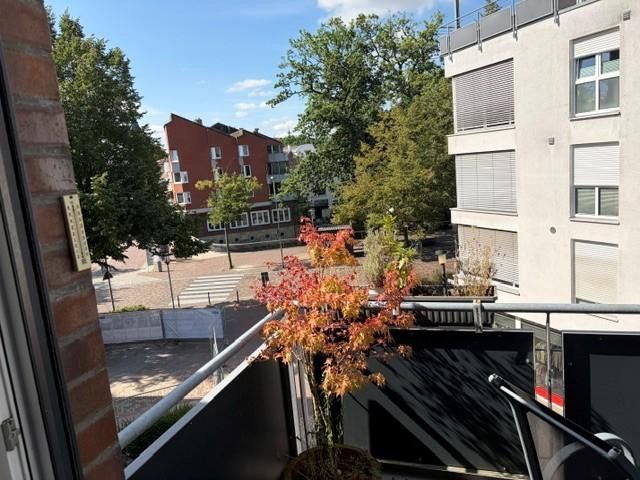 شقة داخل المدينة مشرقة مكوّنة من 3 غرف مع إطلالة على منطقة المشاة – Balkon