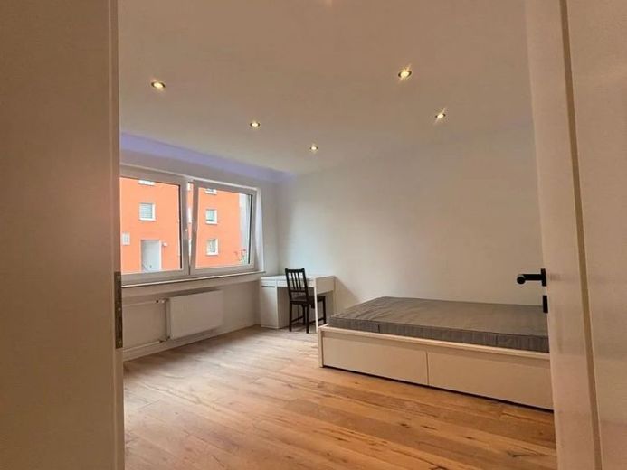 Möbliertes stylisches 20 m² Zimmer mit Balkon in guter Lage – Foto 1