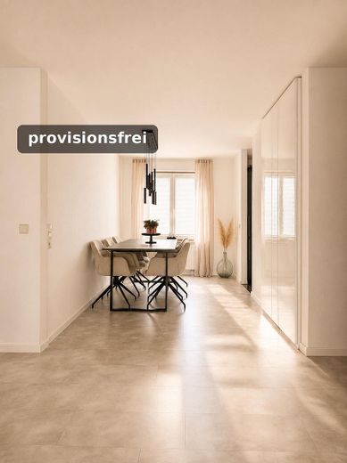Bez prowizji: 3,5-pokojowe mieszkanie o niskim progu/barierach w Holzgerlingen – Essbereich mit Blick zum Flur