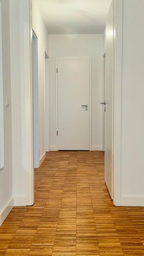 Freshly renovated in Othmarschen: 4 rooms, each with a garden door – commission-free – Flur