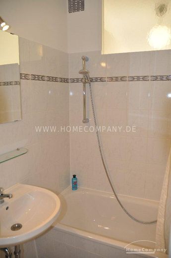 Schöne 1 Zimmer Wohnung mit Balkon in Berlin Wilmersdorf – 79faa723271443b69b9c7d2283d07ad84c1effd2.jpg