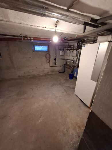Nbg-Gaismannshof’ta inci - Tek ailelik ev (veya 3 odalı mutfak-banyo zemin kat + 2 odalı mutfak-banyo çatı katı) ve büyük, sakin bahçe – Gas/Wasser/Heizung