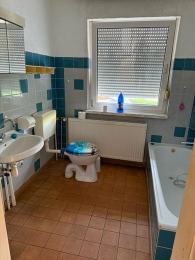 Dom jednorodzinny z ogrodem – Bad mit Wanne