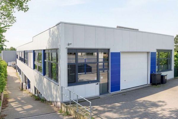Gewerbeensemble mit Produktionsflächen, Bürobereichen, Betriebswohnungen und Entwicklungspotenzial