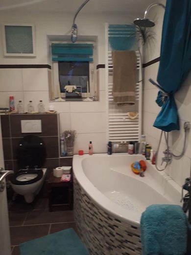 Mehrfamilienhaus in zentraler Lage – Bad EG