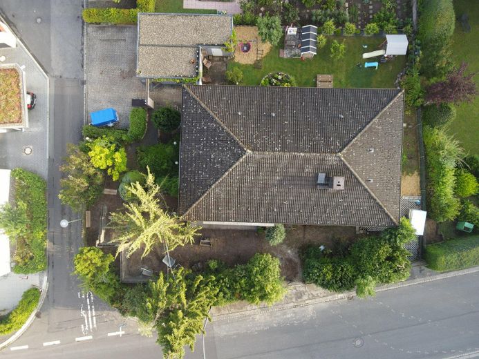 Casa unifamiliar independiente con apartamento independiente – Vogelperspektive