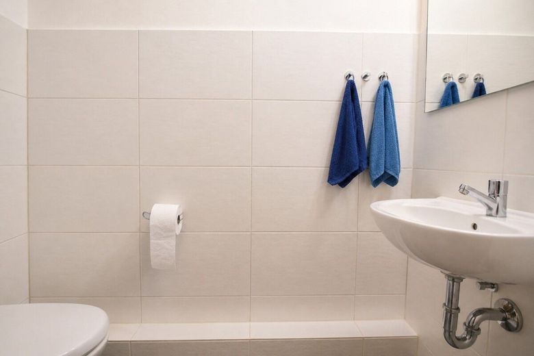 Fast wie im Penthouse - 3 Zi Wohnung + Stellplatz TG u. Wallbox. – Separates Gäste-WC
