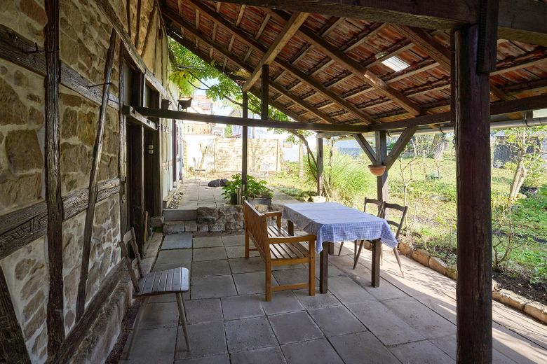 Überdachter Sitzplatz