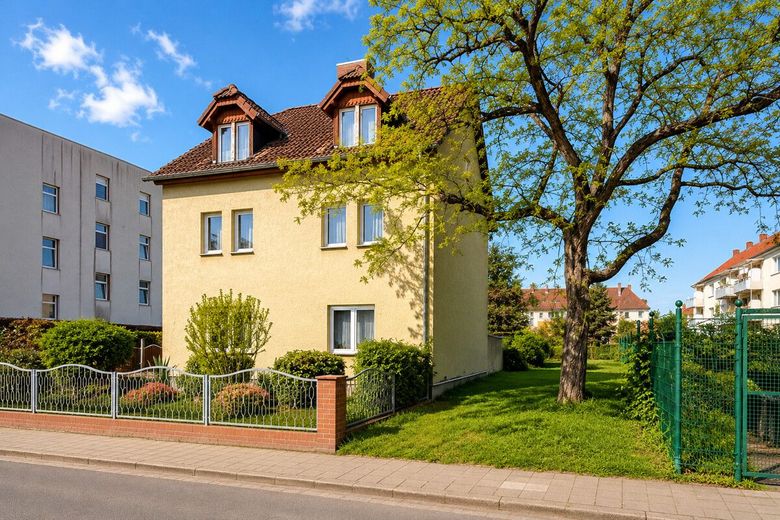 Reserviert | PROVISIONSFREI | Attraktives Zweifamilienhaus mit zusätzlicher Wohneinheit – Bild 3