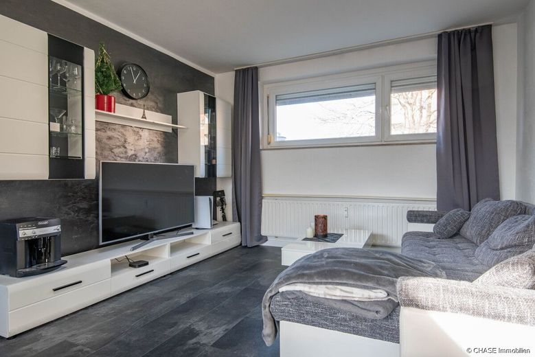 Hochwertig renovierte Eigentumswohnung in guter Lage Hannovers  -  Wohntraum in Gross-Buchholz! – Wohnzimmer - Ansicht 1